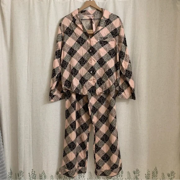 Victoria’s Secret Flannel Pink and Leopard Animal Cheetah Pajama Set NEW Medium - Picture 4 of 9